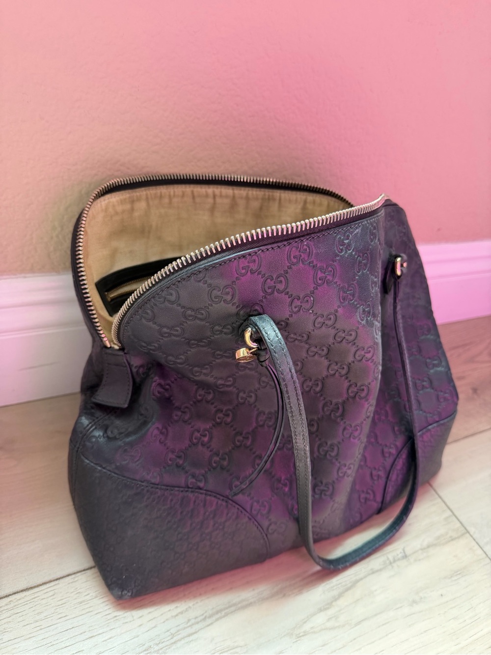 Gucci Black Emblem GG Tote - Picture 6 of 6